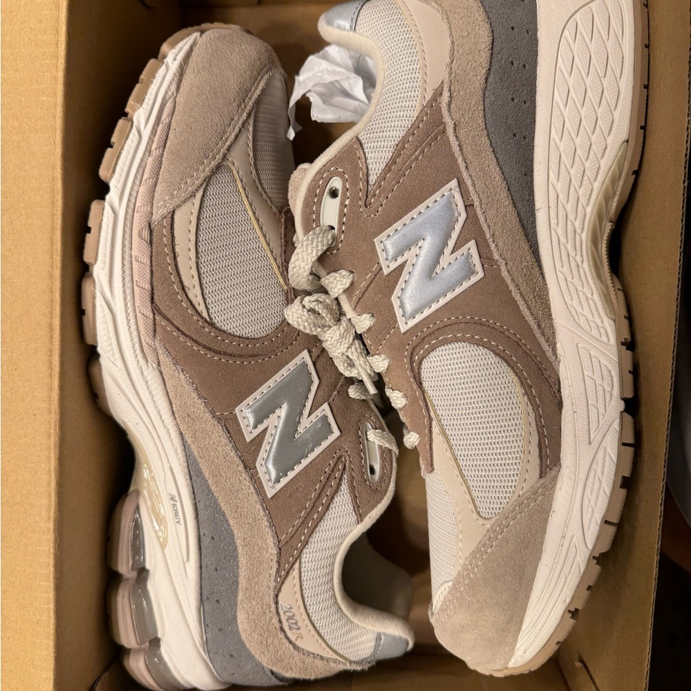 New Balance 2002 - BRAND NEW